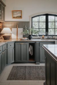 https://hanaagic.com/imager/uploads/2023/01/farmhouse-style-green-kitchen-200x300.jpg