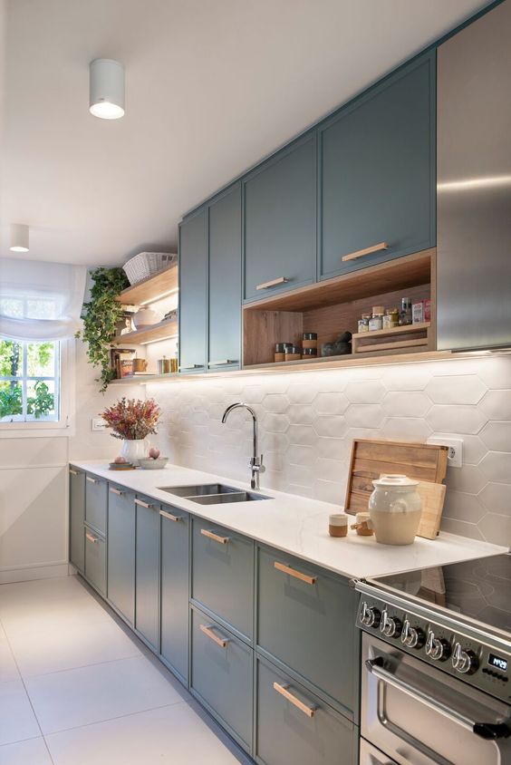 Blue kitchen cabinet idea