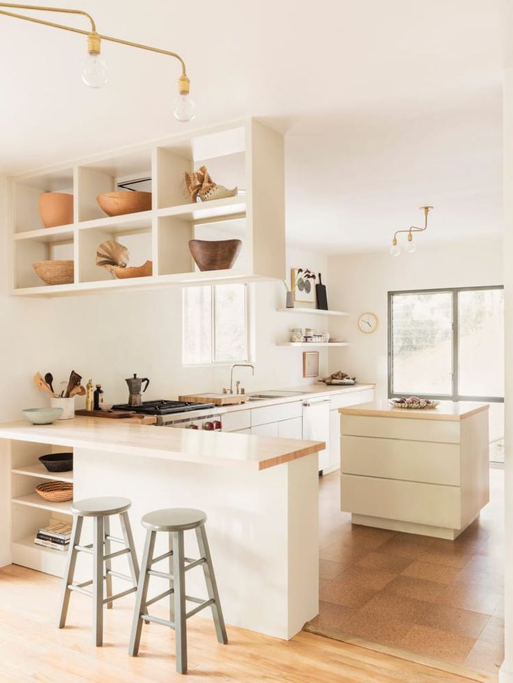 L shaped minimalistic kitchen