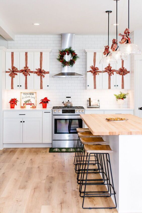 Kitchen Christmas bows with plaid ribbon