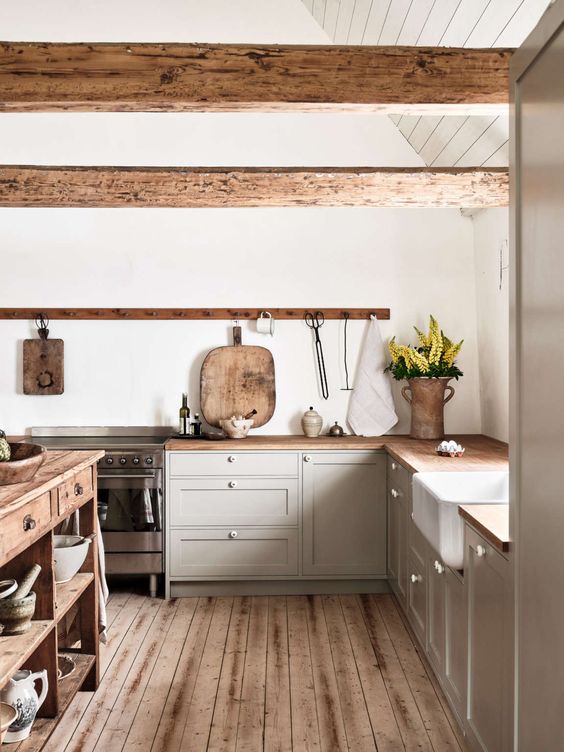 Rustic kitchen with classic finishes