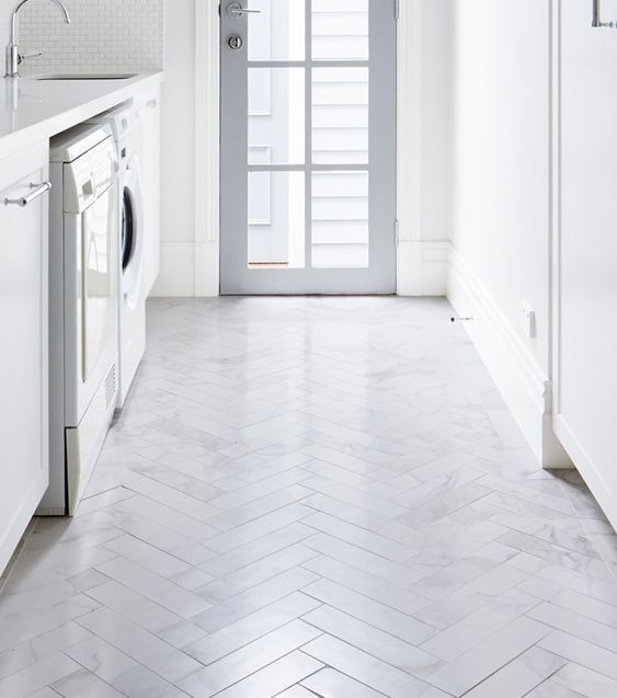 Porcelain kitchen flooring that reflect light